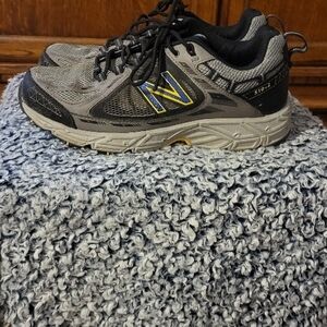 New Balance Men's Gray And Black Running Shoes 8.5